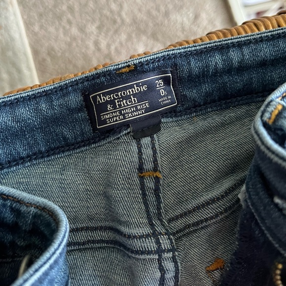 NWOT Abercrombie High Rise Skinny - Picture 2 of 6